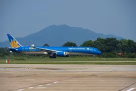 Airlines adjust flights due to bad weather in Hanoi