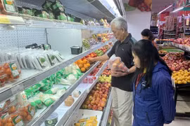 Retail sales, service revenue hit 73.5 billion USD in four months
