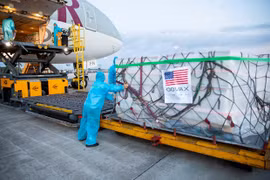 Vietnam receives extra 3 mln COVID-19 vaccine doses from US via COVAX