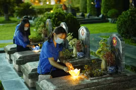 Local youths commemorate martyrs to mark 67 years of Dien Bien Phu victory