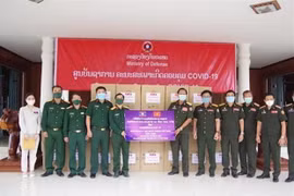 Vietnamese community helps Laos combat COVID-19