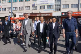 Czech PM meets with representatives of Vietnamese community 