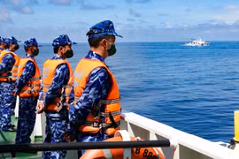 Vietnamese, Chinese coast guards conduct joint patrol in Tonkin Gulf