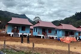 Houses presented to landslide-affected people in Quang Nam