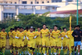 President encourages national football team ahead of important games