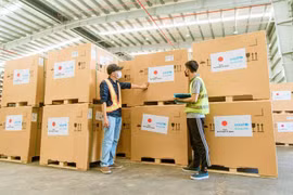 Vietnam receives ultra-low temperature freezers from US
