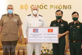 Defence Ministry presents medical supplies, equipment to Cuba