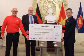 German companies donate medical equipment to Vietnam 