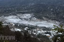 Bat Xat district's Y Ty commune covered with snow (Photo: VNA)