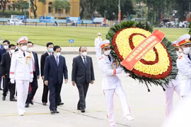 Leaders pay tribute to President Ho Chi Minh on birth anniversary