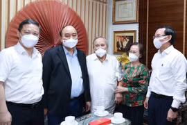 President meets outstanding teachers in HCM City