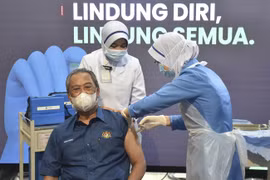 Malaysia strengthens COVID-19 control to revive economy 