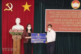 Vice President presents pandemic prevention gifts to An Giang