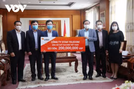 Vietnamese-Lao joint venture contributes to national vaccine fund