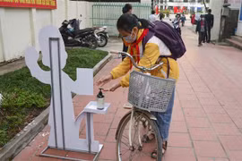 Students in 52 provinces, cities come back to school