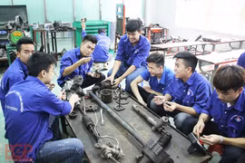 Bac Giang improves quality of human resources