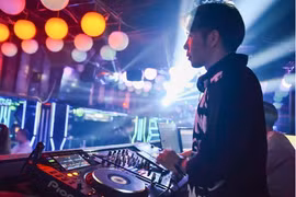 HCM City allows re-opening of bars, karaoke parlours, discos