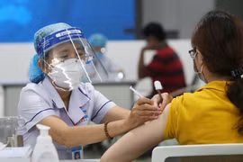 HCM City aims to complete injection of COVID-19 booster doses within next January