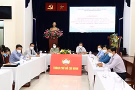 Indian community presents medical equipment to aid HCM City’s COVID-19 fight