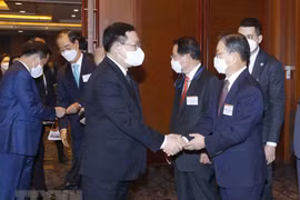 Top legislator meets with leaders of RoK groups 