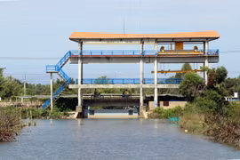Kien Giang to invest in infrastructure to cope with coastal erosion, climate change