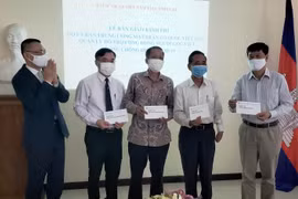 Vietnam donates 85,000 USD to aid affected Vietnamese-Cambodians
