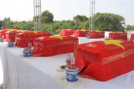 Remains of martyrs repatriated from Laos, reburied in Ha Tinh, Quang Binh