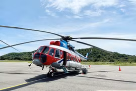 Helicopter carrying COVID-19 vaccine to Con Dao island