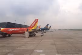 Passengers passing Noi Bai int’l airport drop sharply 