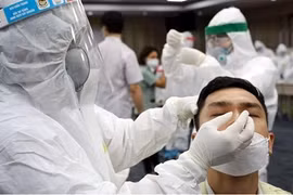 OVs present medical masks to support HCM City’s COVID-19 fight