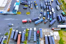 August retail sales plunge as COVID-19 cases on rise