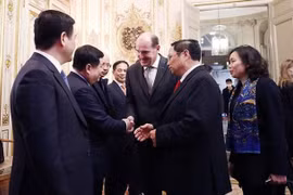 Vietnamese, French PMs hold talks, discussing measures to boost bilateral ties