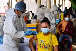 COVID-19 vaccination drives ongoing in Cambodia, Malaysia