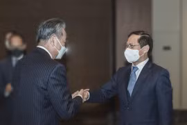 Vietnam, China seek to bolster bilateral ties