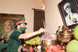 Senior military officials pay tribute to General Vo Nguyen Giap