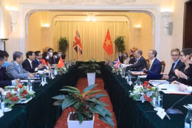 Top diplomats of Vietnam, UK hold talks in Hanoi