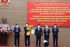 Nghe An grants investment licence to 200-mln-USD electronic component project
