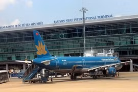 Tan Son Nhat airport stops receiving passengers from abroad