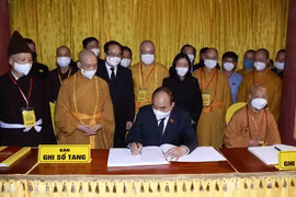 Vietnamese leaders pay tribute to Most Venerable Thich Pho Tue