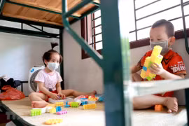 Children placed in quarantine at a military camp in the northern province of Vinh Phuc. (Photo: VNA)