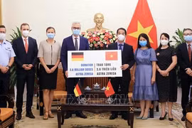 Overseas Vietnamese, int’l friends make great contributions to Vietnam’s vaccine coverage goal