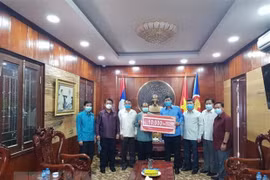 Laos joins hands with Vietnam to fight COVID-19