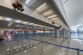Airline industry at breaking point as virus strikes again