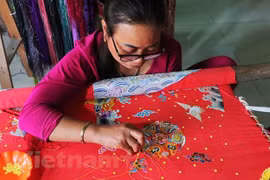Dong Cuu - Royal robe embroidery village in Hanoi