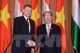 Vietnamese, Hungarian NA chairmen seek stronger ties