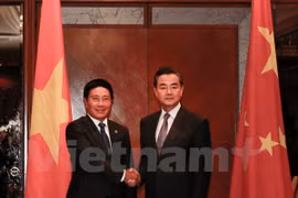 Vietnam, China FMs meet on sidelines of AMM 48