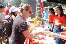 Vietnamese food and traditional products draw visitors. (Photo: VNA)