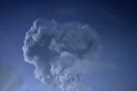 Philippines: Kanlaon volcano emits 5 km-tall plumes
