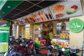At a Halal food store in HCM City (Photo: VnEconomy)
