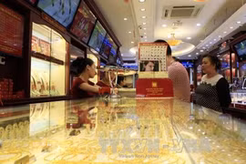 Domestic gold price slides, Greenback rises slightly